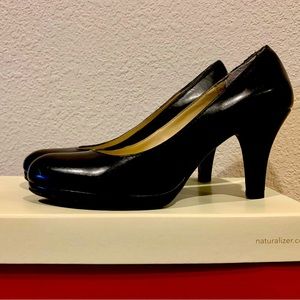 Size 7 George black pump w/ 3” heel.